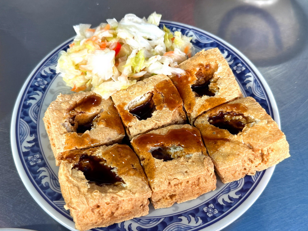 花蓮水尾臭豆腐台中自由店|台中超人氣臭豆腐!外酥內嫩、免費湯跟紅茶喝到滿意,假日一定排隊! @猴屁的異想世界 花蓮水尾臭豆腐台中自由店|台中超人氣臭豆腐!外酥內嫩、免費湯跟紅茶喝到滿意,假日一定排隊! @猴屁的異想世界