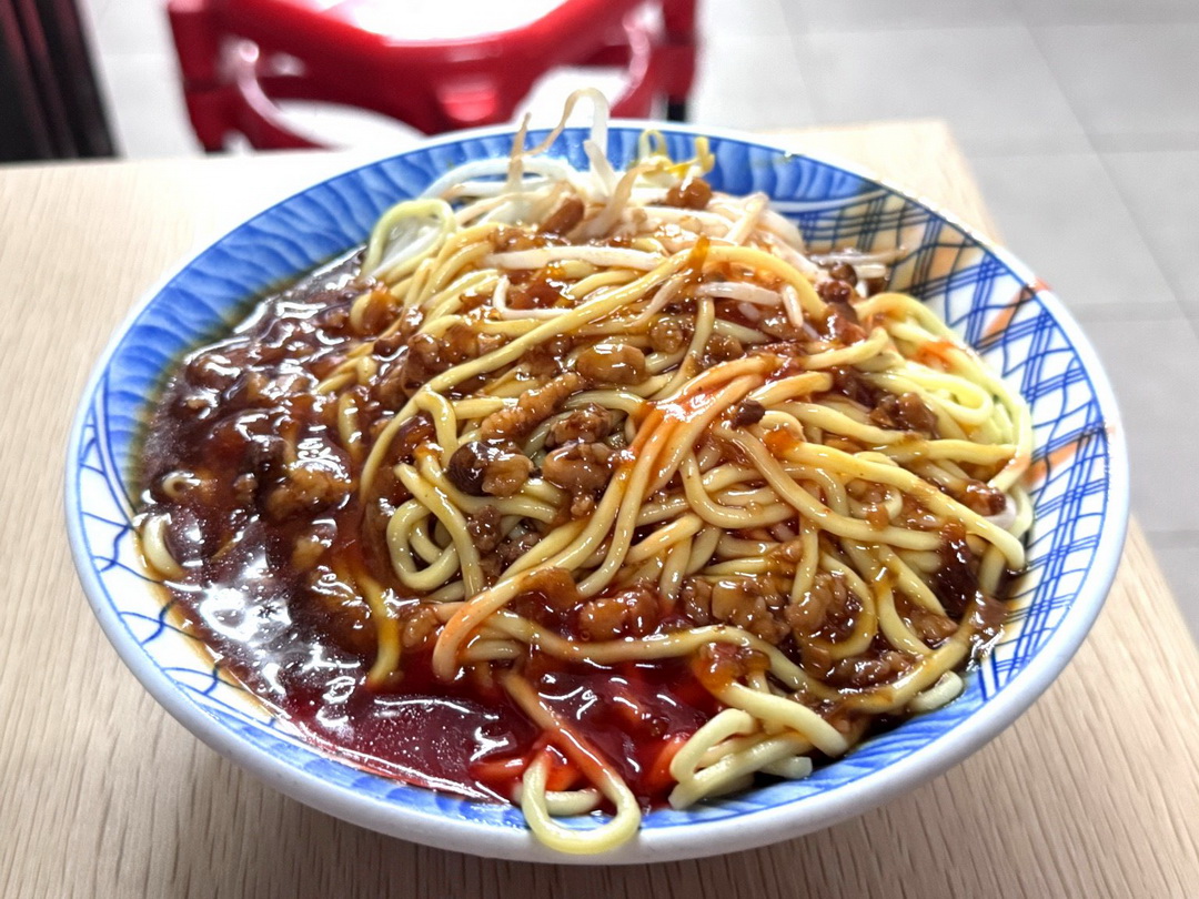 【阿坤麵】台中光復國小美食推薦,米其林連續六年入選!乾麵必點、豬血湯超大塊 @猴屁的異想世界 【阿坤麵】台中光復國小美食推薦,米其林連續六年入選!乾麵必點、豬血湯超大塊 @猴屁的異想世界