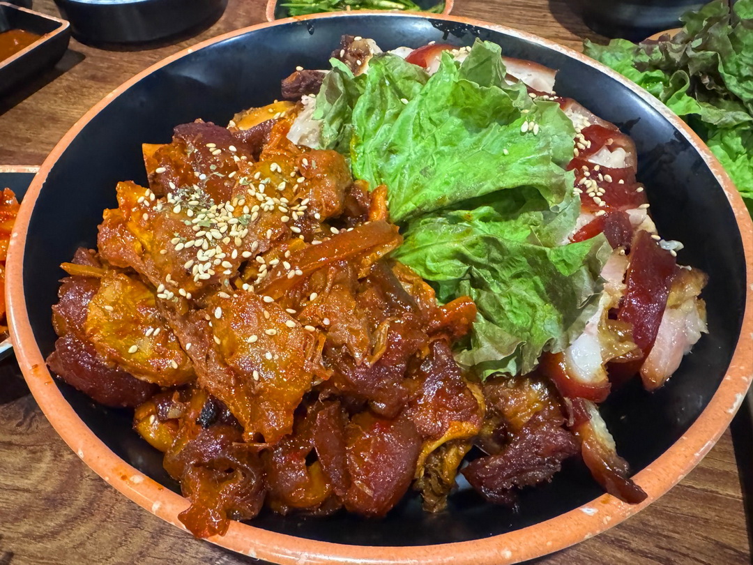 Gwonsig Jogbal권식족발|首爾聖水洞排隊豬腳名店!半半豬腳一次吃到原味+辣味,韓國節目也推薦! @猴屁的異想世界 Gwonsig Jogbal권식족발|首爾聖水洞排隊豬腳名店!半半豬腳一次吃到原味+辣味,韓國節目也推薦! @猴屁的異想世界