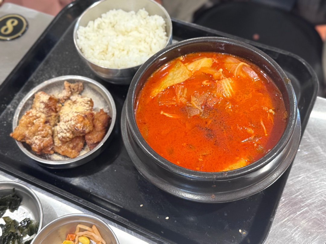 【韓國大排檔】信義區韓式料理推薦，雪濃辣泡菜牛肉湯飯熱呼呼超過癮，永吉路巷弄美食 @猴屁的異想世界