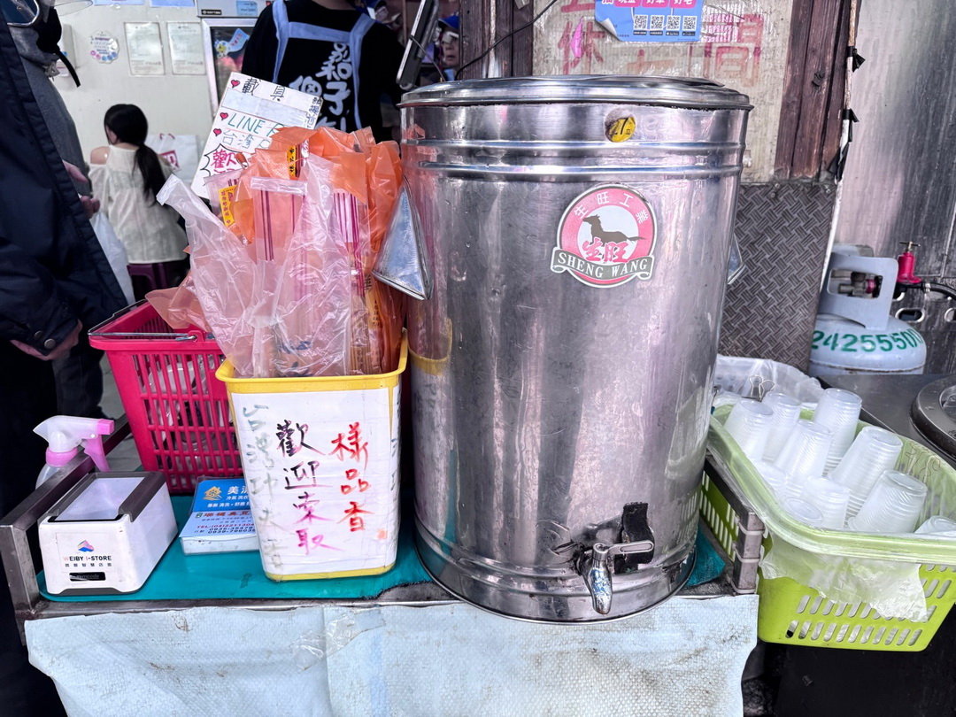 花蓮水尾臭豆腐台中自由店|台中超人氣臭豆腐!外酥內嫩、免費湯跟紅茶喝到滿意,假日一定排隊! @猴屁的異想世界 花蓮水尾臭豆腐台中自由店|台中超人氣臭豆腐!外酥內嫩、免費湯跟紅茶喝到滿意,假日一定排隊! @猴屁的異想世界