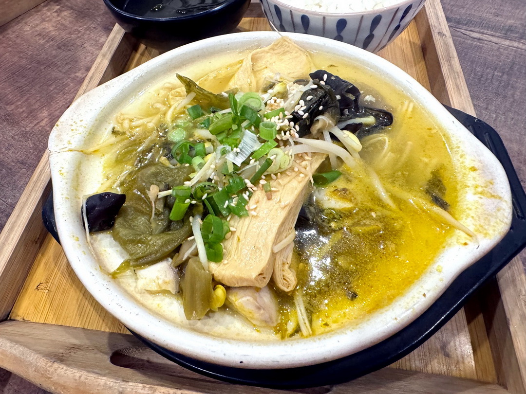 津禾砂鍋｜台中河南路美食推薦，必吃酸菜魚砂鍋、麻辣嫩牛，現點現煮熱騰騰 @猴屁的異想世界