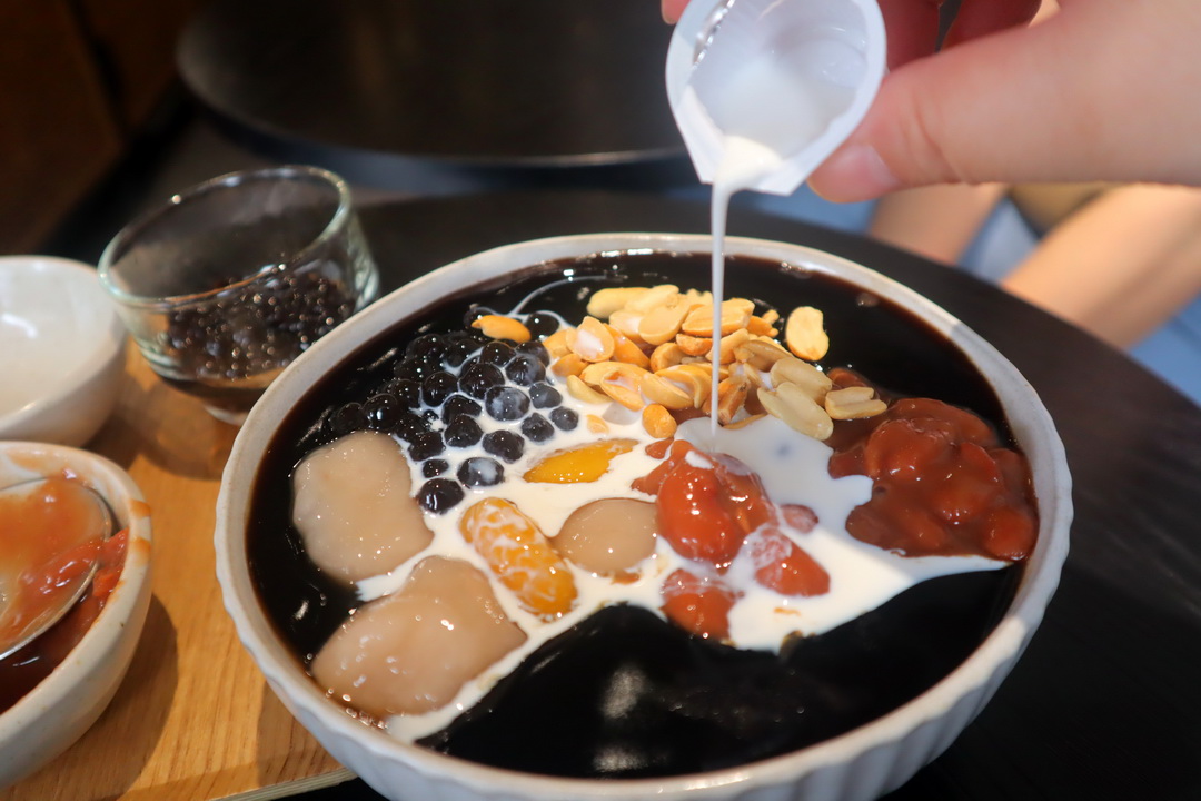 嘉良冰鎮旗艦總店|台中太平超人氣剉冰老店!冬天燒仙草超暖胃、夏天雪花冰一定要吃! @猴屁的異想世界 嘉良冰鎮旗艦總店|台中太平超人氣剉冰老店!冬天燒仙草超暖胃、夏天雪花冰一定要吃! @猴屁的異想世界