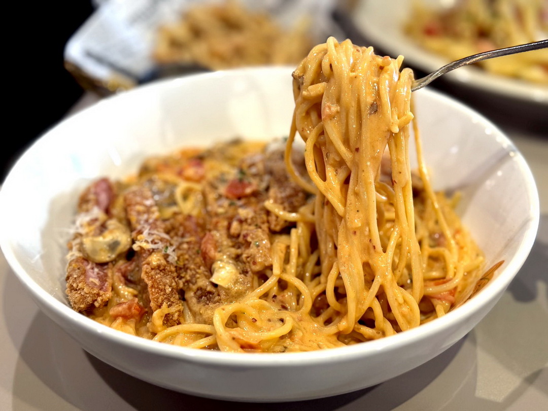 HUN混逢甲店｜台中逢甲義大利麵推薦，雙人套餐超滿足，炸豬排、麻奶雞腿麵必吃 @猴屁的異想世界