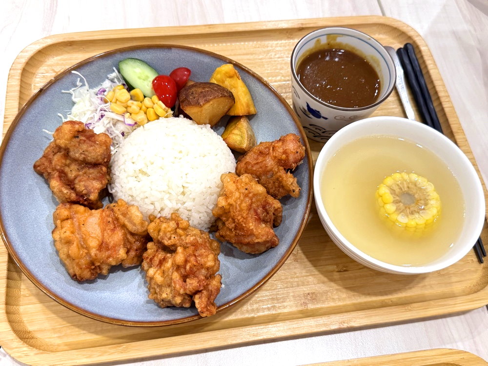 【私嚐の吃飯北大店】三峽美食超萌柴柴店狗陪吃飯！必點視覺系雲朵烏龍麵，寵物與親子友善餐廳 @猴屁的異想世界