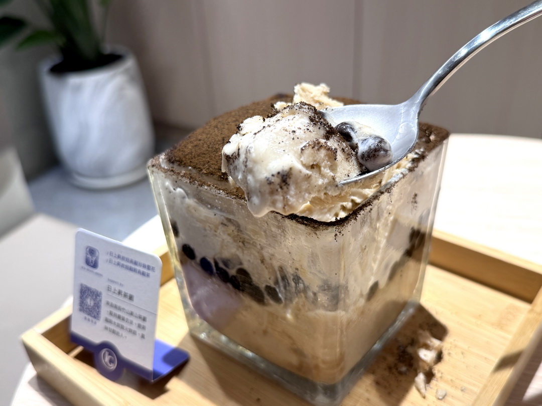 【涼糧甜品】台中南屯質感系冰店,必點炭焙烏龍雪花冰、冬季熱甜湯,外帶兩碗再送質感保冷袋! @猴屁的異想世界 【涼糧甜品】台中南屯質感系冰店,必點炭焙烏龍雪花冰、冬季熱甜湯,外帶兩碗再送質感保冷袋! @猴屁的異想世界