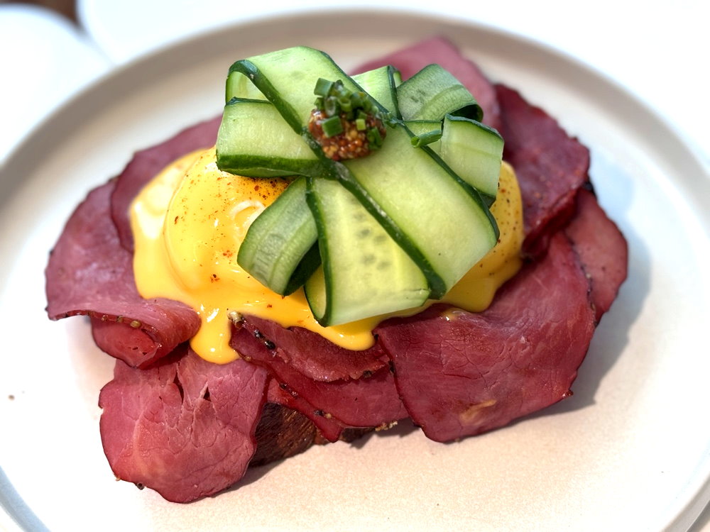 【貳樓微風南山店】台北信義區早午餐推薦，最美空間＋飲料續杯，義大利麵也好吃 @猴屁的異想世界