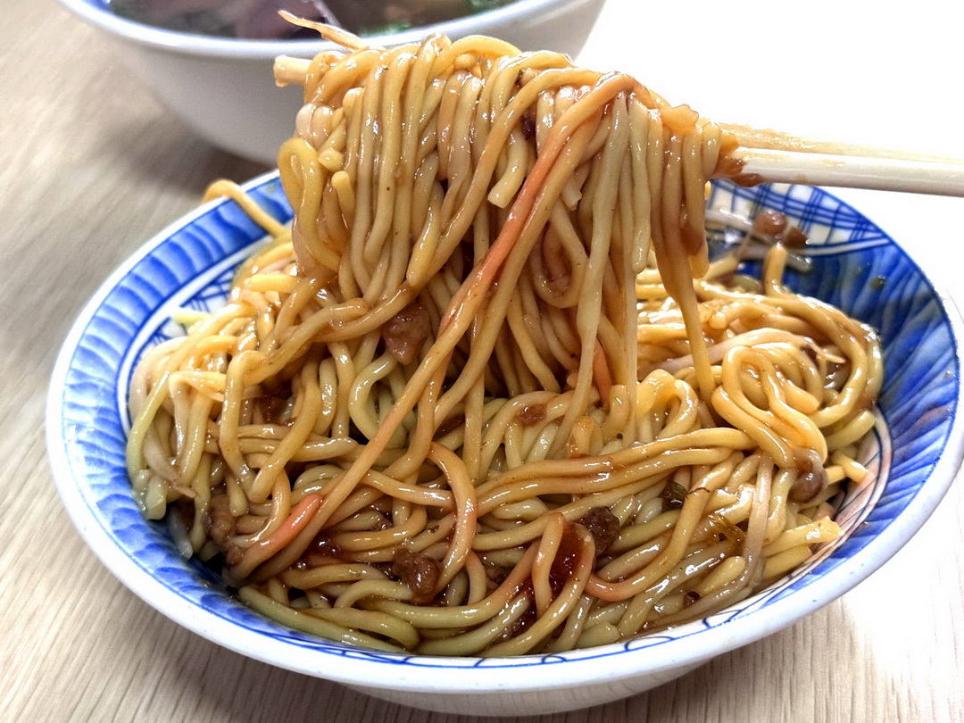【阿坤麵】台中光復國小美食推薦,米其林連續六年入選!乾麵必點、豬血湯超大塊 @猴屁的異想世界 【阿坤麵】台中光復國小美食推薦,米其林連續六年入選!乾麵必點、豬血湯超大塊 @猴屁的異想世界
