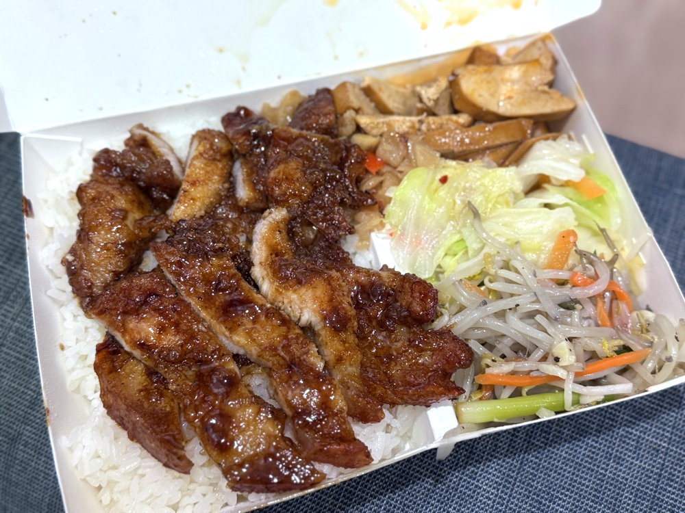 【吉野烤肉飯逢甲店】台中逢甲人氣烤肉便當!學生激推烤雞腿、霜降烤五花必吃 @猴屁的異想世界 【吉野烤肉飯逢甲店】台中逢甲人氣烤肉便當!學生激推烤雞腿、霜降烤五花必吃 @猴屁的異想世界