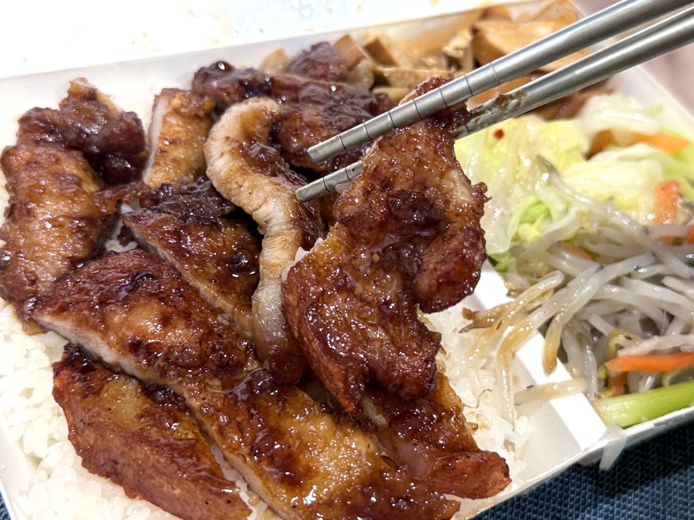 【吉野烤肉飯逢甲店】台中逢甲人氣烤肉便當!學生激推烤雞腿、霜降烤五花必吃 @猴屁的異想世界 【吉野烤肉飯逢甲店】台中逢甲人氣烤肉便當!學生激推烤雞腿、霜降烤五花必吃 @猴屁的異想世界