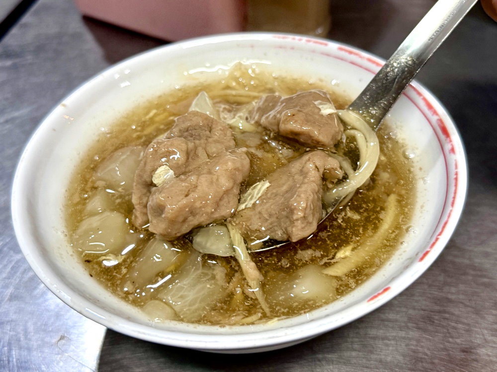 【寶島蚵仔麵線】台中第三市場美食推薦，蝦仁羹、蚵仔麵線太晚來就吃不到 @猴屁的異想世界