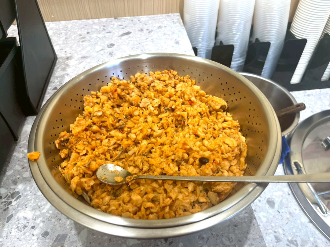 【大無敵烤肉飯】台中逢甲便當推薦，烤肉份量大，內用湯品飲料無限、半飯換菜超貼心 @猴屁的異想世界