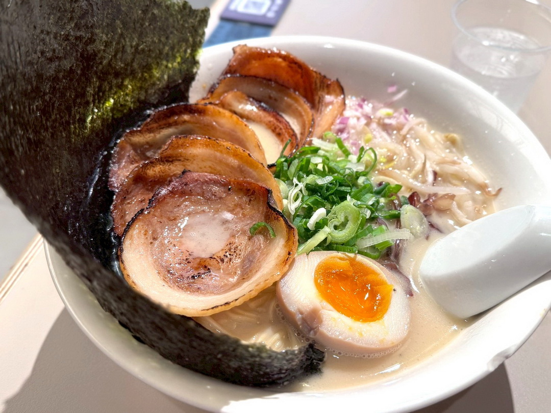 【橫濱拉麵】南投埔里在地人推薦濃郁系拉麵!內用飲料暢飲、加麵免費,碗底還有隱藏驚喜! @猴屁的異想世界 【橫濱拉麵】南投埔里在地人推薦濃郁系拉麵!內用飲料暢飲、加麵免費,碗底還有隱藏驚喜! @猴屁的異想世界