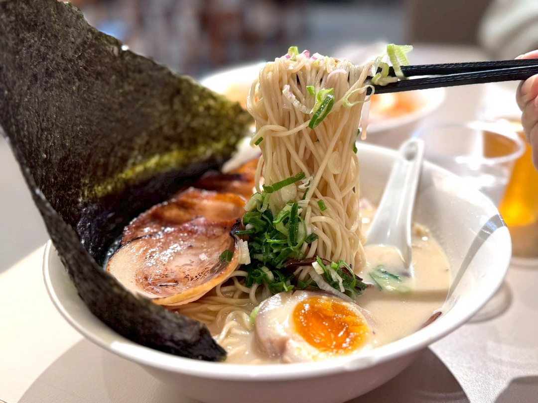 【橫濱拉麵】南投埔里在地人推薦濃郁系拉麵!內用飲料暢飲、加麵免費,碗底還有隱藏驚喜! @猴屁的異想世界 【橫濱拉麵】南投埔里在地人推薦濃郁系拉麵!內用飲料暢飲、加麵免費,碗底還有隱藏驚喜! @猴屁的異想世界