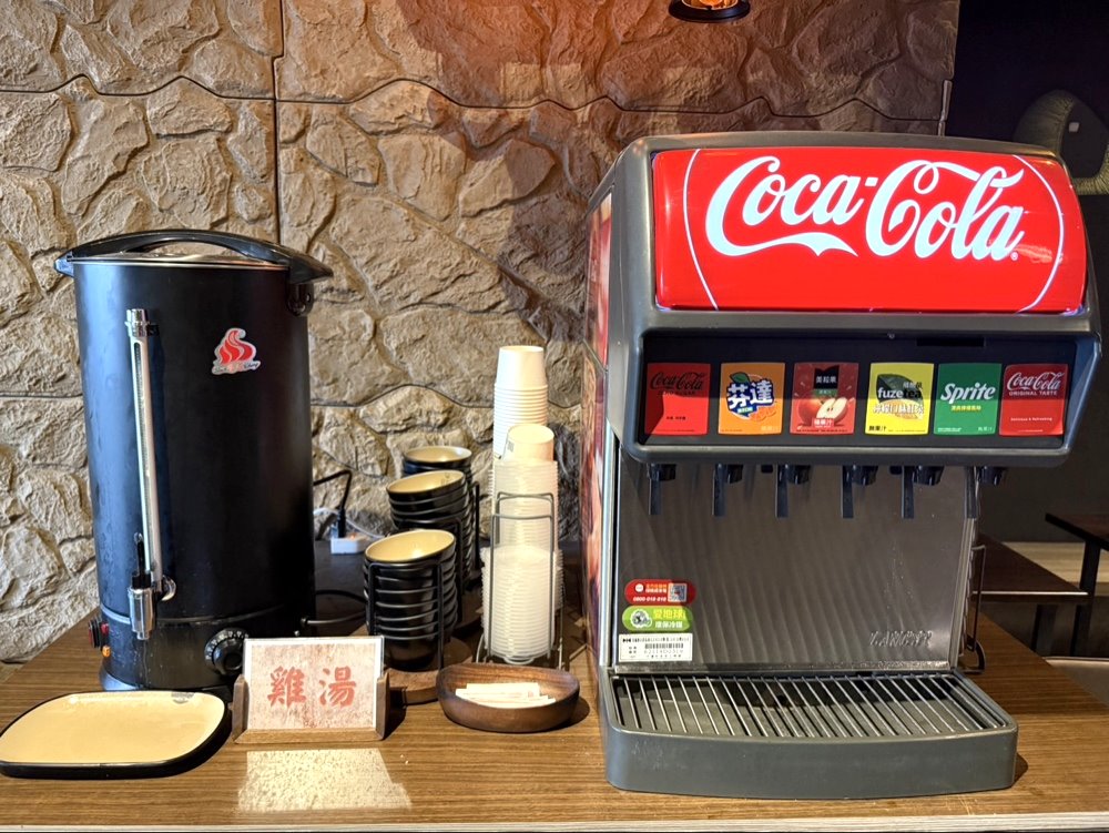 【餓了台式丼飯潭子店】台中潭子美食推薦，130元平價大份量，雞湯飲料無限暢飲 @猴屁的異想世界