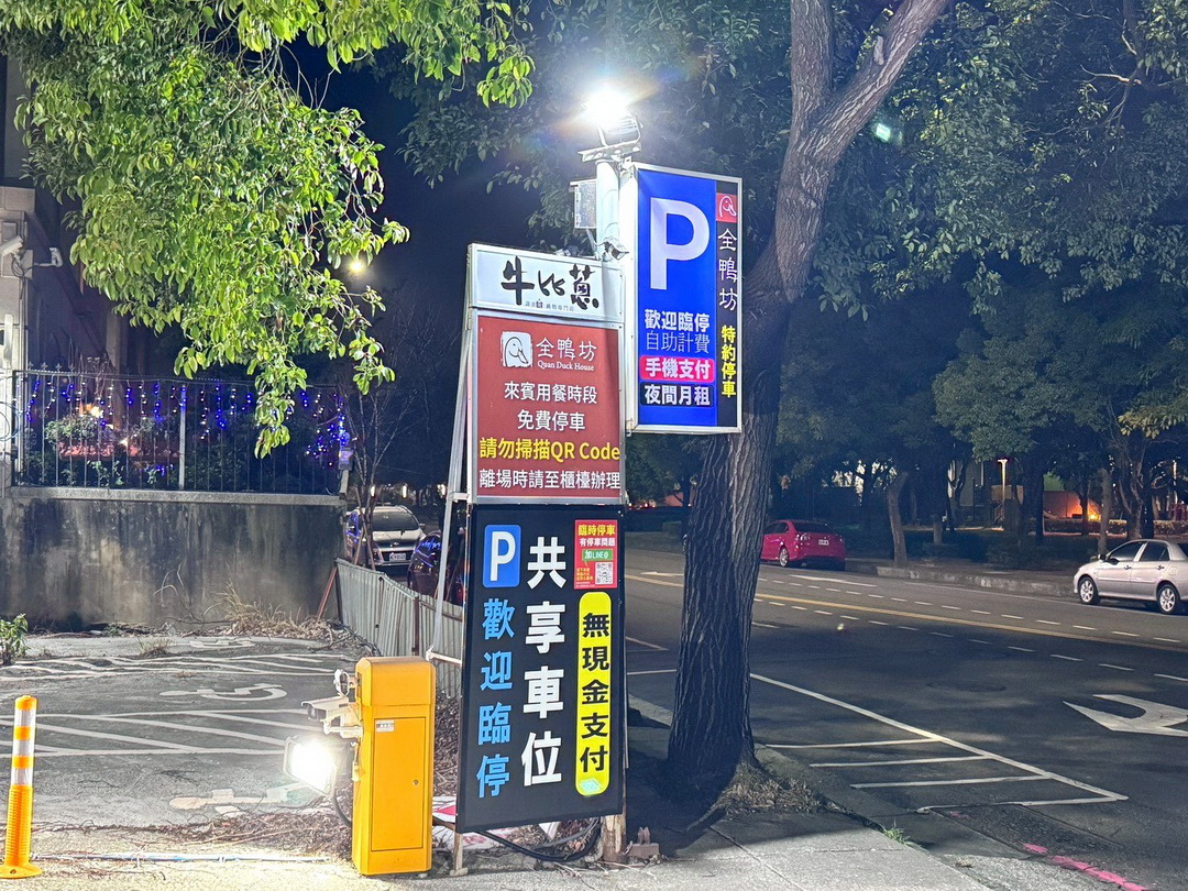 【牛比蔥壽喜燒吃到飽】台中吃到飽推薦，和牛壽喜燒12種湯底，炸雞好吃自助吧超豐富 @猴屁的異想世界