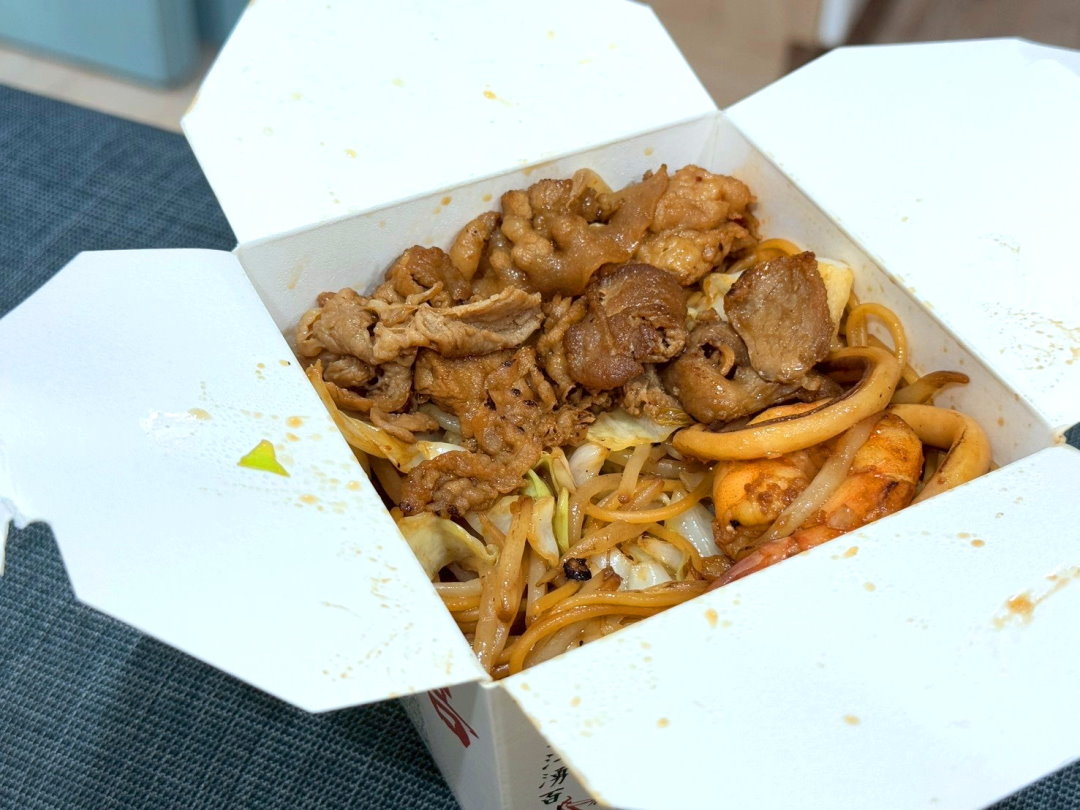 【萬氏福建炒麵】台中逢甲美食推薦，大火快炒香氣十足，料多實在必吃炒麵 @猴屁的異想世界