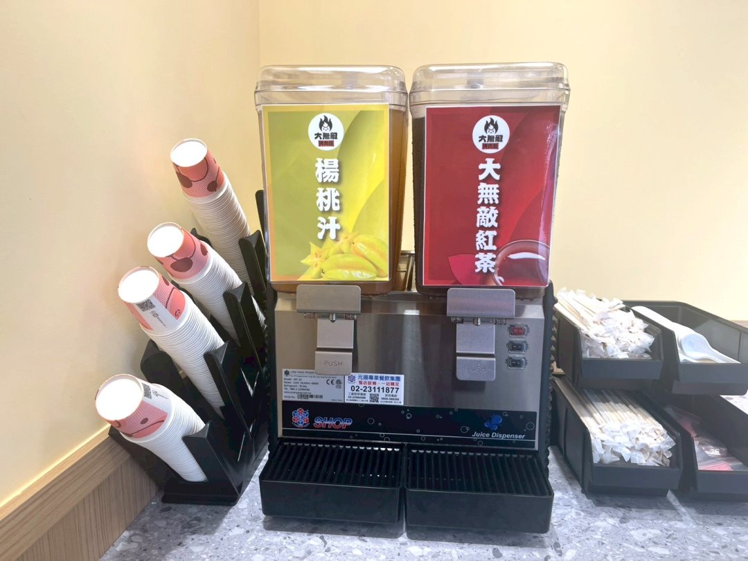 【大無敵烤肉飯】台中逢甲便當推薦，烤肉份量大，內用湯品飲料無限、半飯換菜超貼心 @猴屁的異想世界