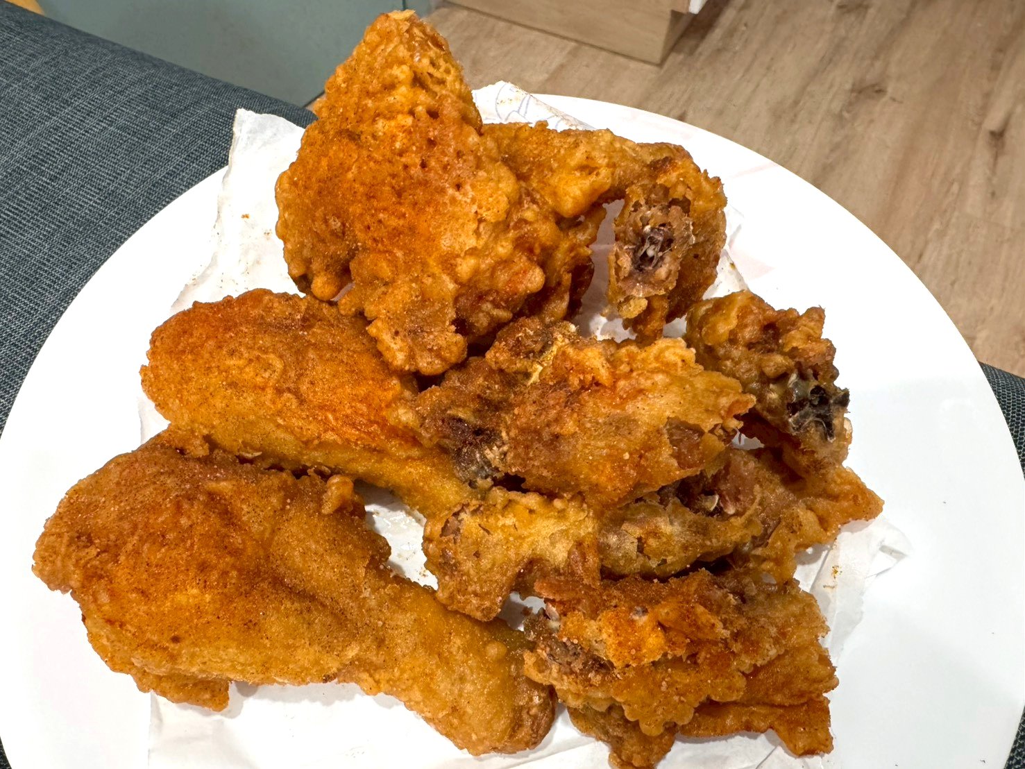 逢甲無名現炸雞翅|台中西屯美食推薦,西安街排隊銅板小吃,厚實多汁雞翅只要25元 @猴屁的異想世界 逢甲無名現炸雞翅|台中西屯美食推薦,西安街排隊銅板小吃,厚實多汁雞翅只要25元 @猴屁的異想世界