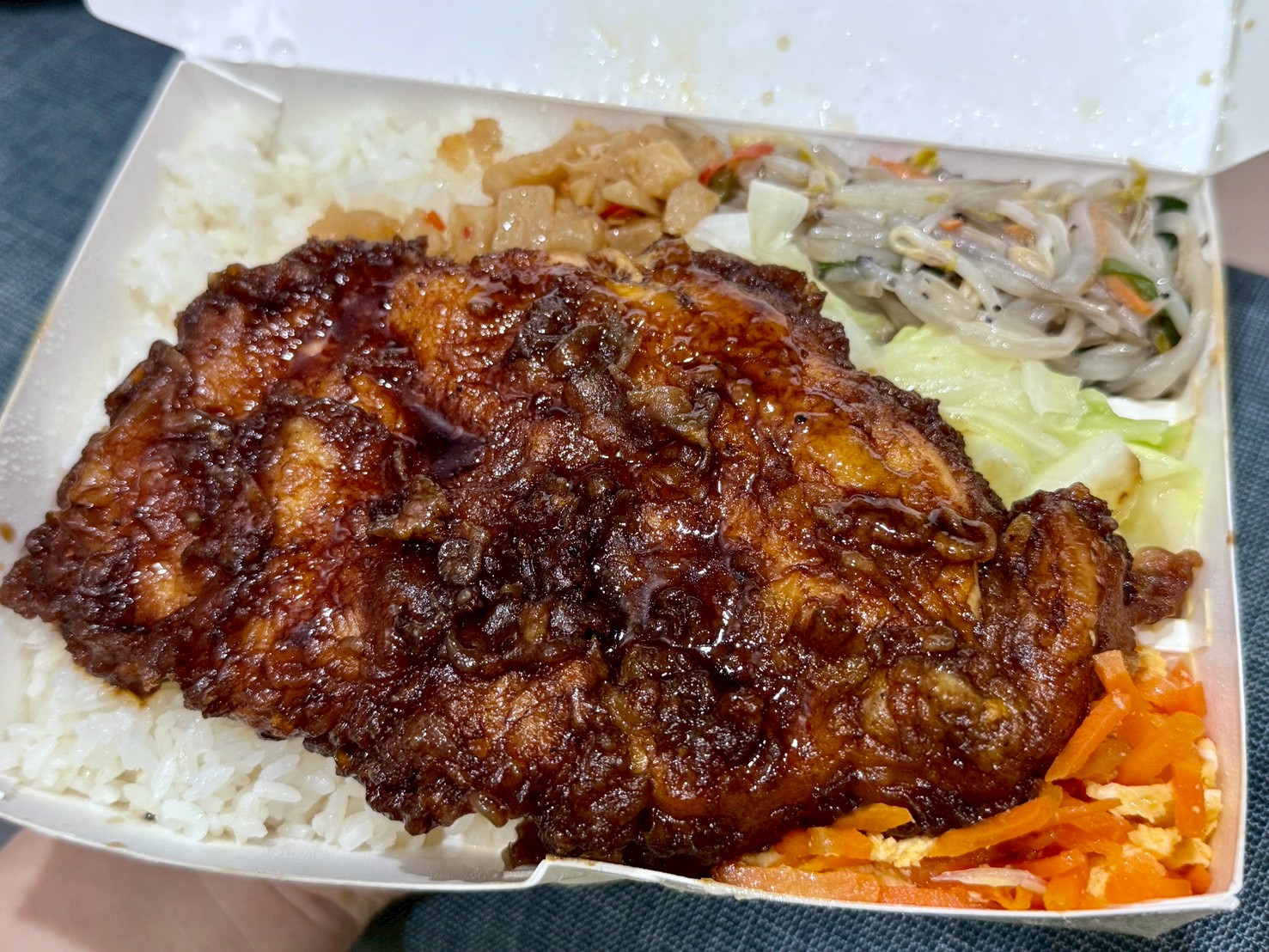 【吉野烤肉飯逢甲店】台中逢甲人氣烤肉便當!學生激推烤雞腿、霜降烤五花必吃 @猴屁的異想世界 【吉野烤肉飯逢甲店】台中逢甲人氣烤肉便當!學生激推烤雞腿、霜降烤五花必吃 @猴屁的異想世界