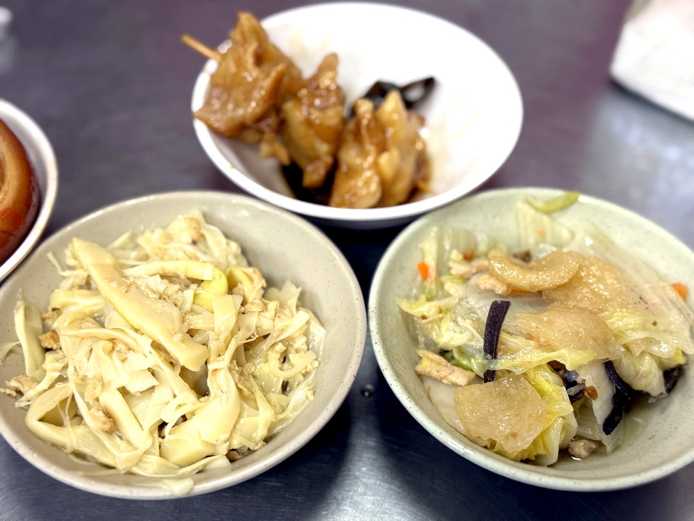 魚市場爌肉飯｜彰化爌肉飯推薦，晚來吃不到的排隊宵夜，肥美Q彈超入味 @猴屁的異想世界