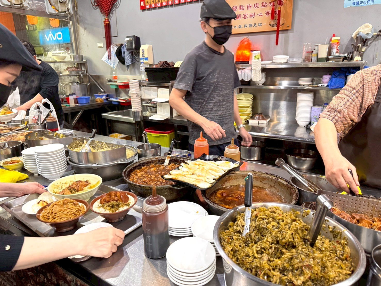 【小阿姨腳庫飯】台中西屯美食推薦，排隊人氣腳庫飯，滷肉肥而不膩超入味 @猴屁的異想世界