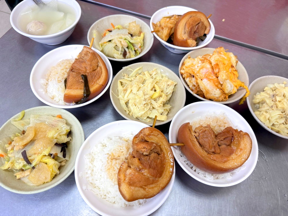 魚市場爌肉飯｜彰化爌肉飯推薦，晚來吃不到的排隊宵夜，肥美Q彈超入味 @猴屁的異想世界