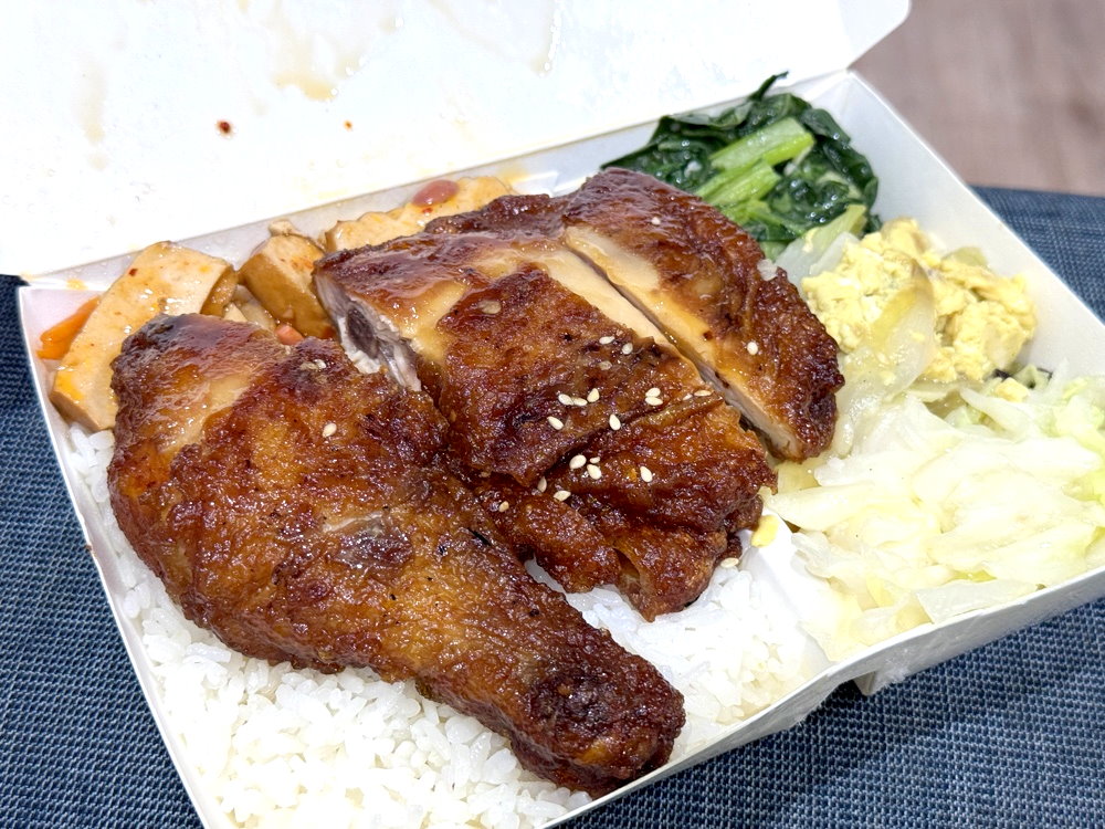 【成大器烤肉飯台中西屯店】炭火烤肉飯超香,內用飲料、剝皮辣椒雞湯無限供應 @猴屁的異想世界 【成大器烤肉飯台中西屯店】炭火烤肉飯超香,內用飲料、剝皮辣椒雞湯無限供應 @猴屁的異想世界