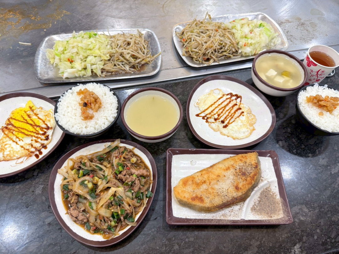 【大埔鐵板燒河南逢甲店】台中西屯美食推薦，青菜無限續加吃到飽，內用飲料熱湯喝到飽 @猴屁的異想世界