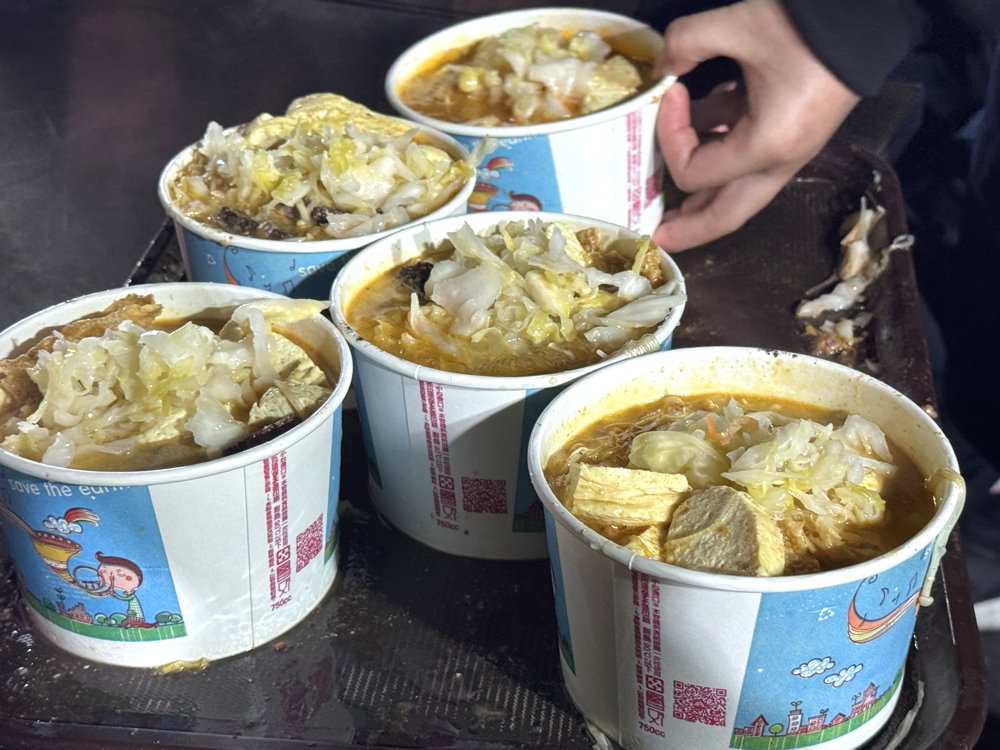 【旺記清蒸臭豆腐】彰化精誠夜市美食推薦，現蒸入味臭豆腐吸滿湯汁，在地人氣排隊小吃