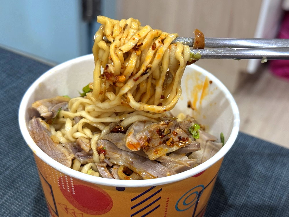 【廟口意麵河南店】台中30年老字號，必吃鴨香飯、鴨香意麵，一定要加辣，台中逢甲美食推薦