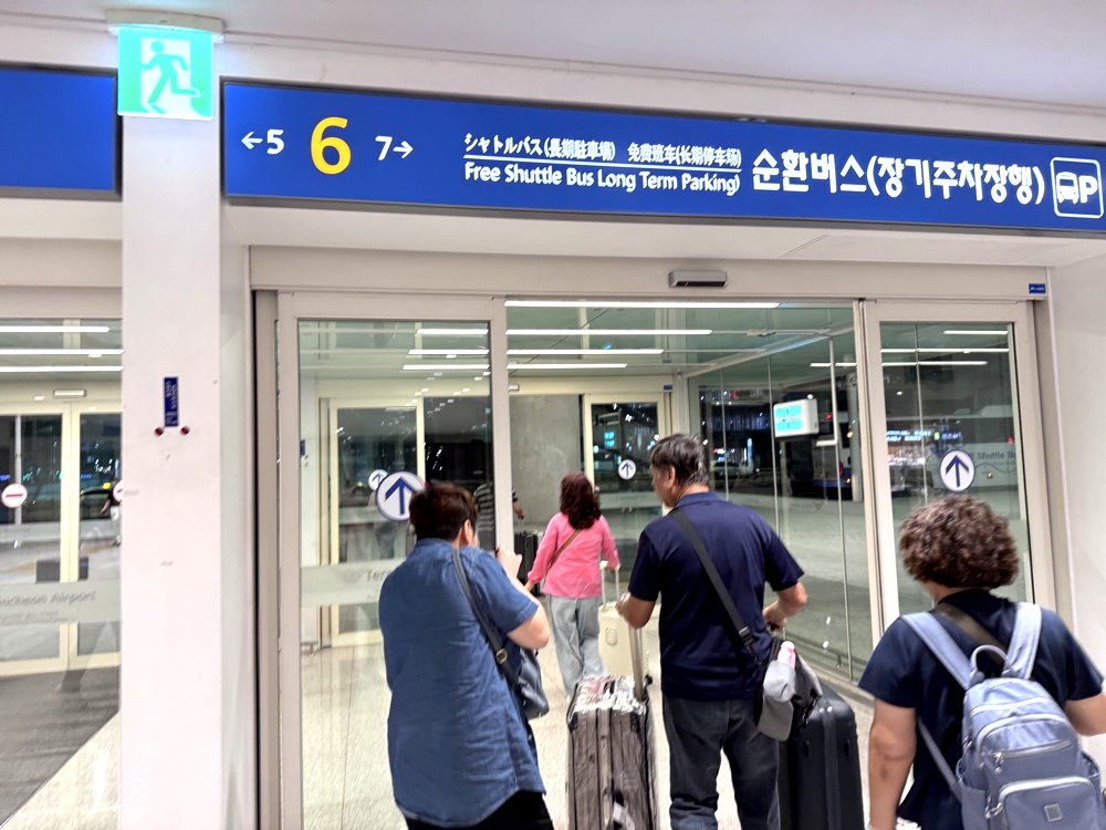 【首爾自由行】仁川機場接送推薦!多人旅遊必訂豪華13人座保姆車,直達明洞飯店超省力! @猴屁的異想世界 【首爾自由行】仁川機場接送推薦!多人旅遊必訂豪華13人座保姆車,直達明洞飯店超省力! @猴屁的異想世界