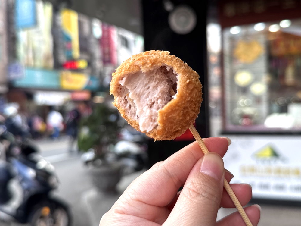 【大甲芋香包】台中大甲美食推薦，蔣公路人氣小吃，爆漿起司芋泥包必吃 @猴屁的異想世界