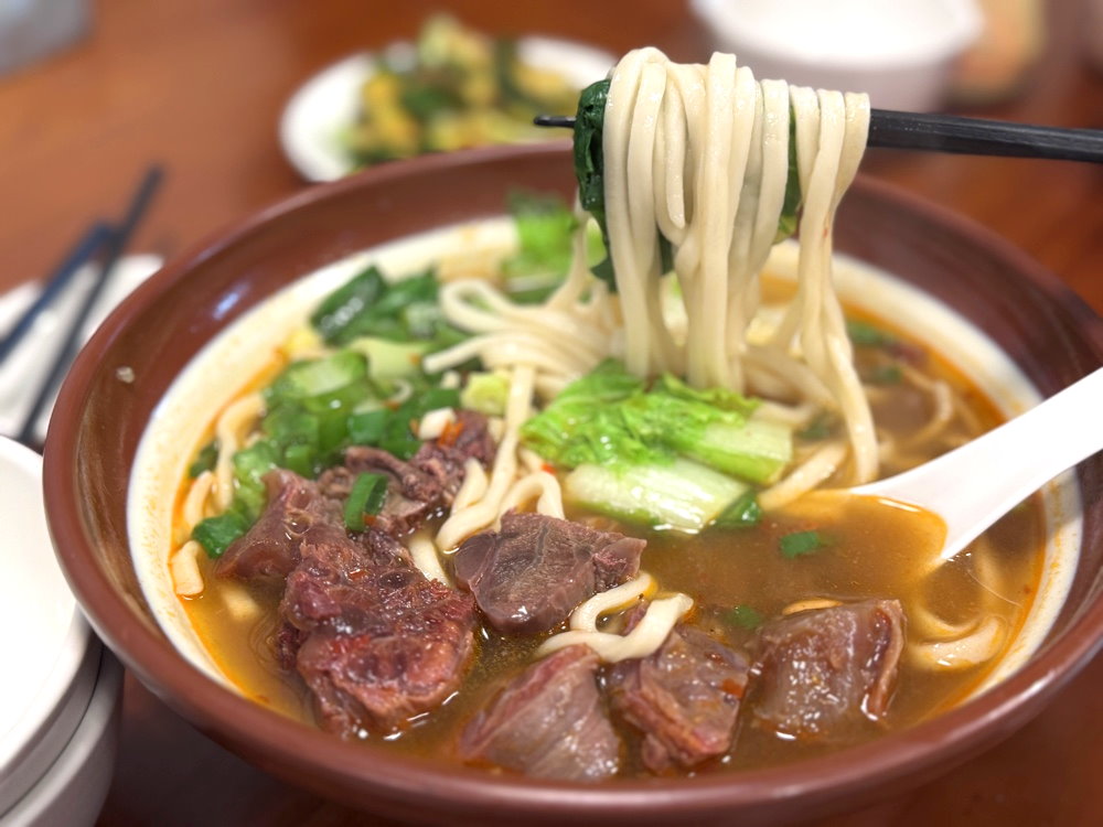 【清真館】台中老字號清真料理,必吃炭火酸白菜牛肉火鍋、牛肉麵與牛肉鍋貼 @猴屁的異想世界 【清真館】台中老字號清真料理,必吃炭火酸白菜牛肉火鍋、牛肉麵與牛肉鍋貼 @猴屁的異想世界