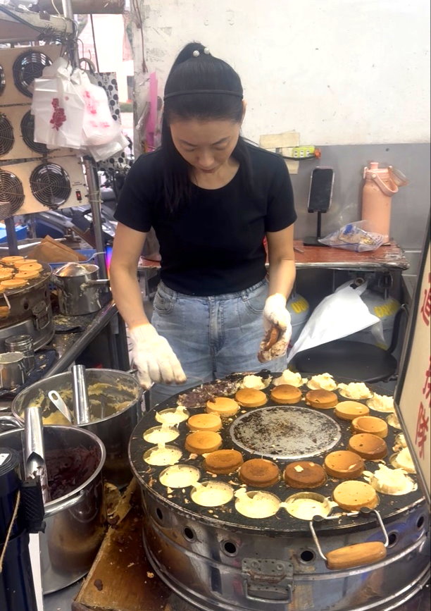 【陳媽媽紅豆餅】50年老字號爆餡紅豆餅,逢甲大學旁銅板價下午茶,台中逢甲美食推薦 @猴屁的異想世界 【陳媽媽紅豆餅】50年老字號爆餡紅豆餅,逢甲大學旁銅板價下午茶,台中逢甲美食推薦 @猴屁的異想世界
