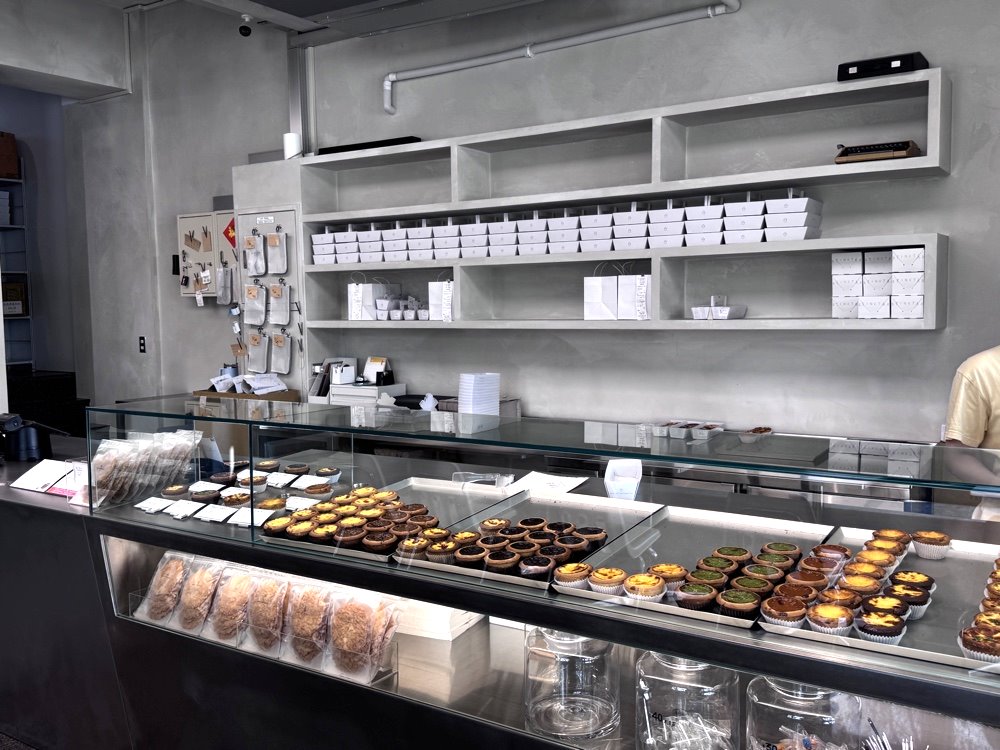 【克莉斯塔福玄店】最強巨無霸蛋塔超級厚，口味多又驚艷，必買伴手禮，台中蛋塔推薦 @猴屁的異想世界