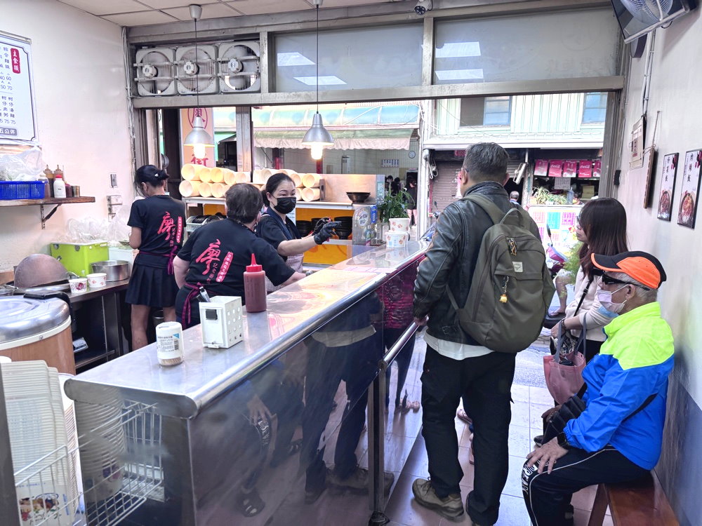 【廖記麵線老街麵線】台中南屯老街必吃美食,萬和宮旁古早味麵線推薦,在地人氣排隊小吃 @猴屁的異想世界 【廖記麵線老街麵線】台中南屯老街必吃美食,萬和宮旁古早味麵線推薦,在地人氣排隊小吃 @猴屁的異想世界