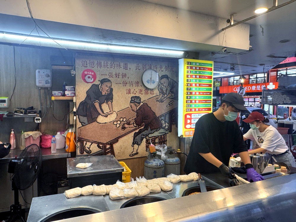 【逢甲丹丹香蔥油餅】逢甲夜市美食推薦,12種口味酥脆多汁,大份60元高CP值排隊小吃 @猴屁的異想世界 【逢甲丹丹香蔥油餅】逢甲夜市美食推薦,12種口味酥脆多汁,大份60元高CP值排隊小吃 @猴屁的異想世界