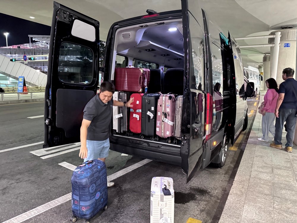 【首爾自由行】仁川機場接送推薦!多人旅遊必訂豪華13人座保姆車,直達明洞飯店超省力! @猴屁的異想世界 【首爾自由行】仁川機場接送推薦!多人旅遊必訂豪華13人座保姆車,直達明洞飯店超省力! @猴屁的異想世界