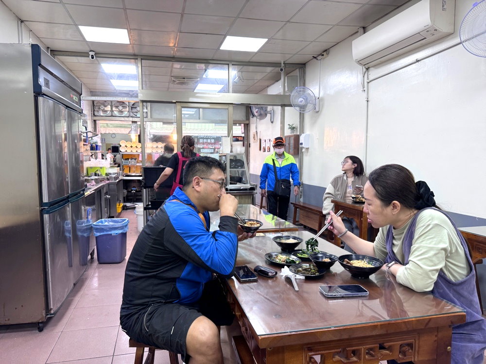 【廖記麵線老街麵線】台中南屯老街必吃美食,萬和宮旁古早味麵線推薦,在地人氣排隊小吃 @猴屁的異想世界 【廖記麵線老街麵線】台中南屯老街必吃美食,萬和宮旁古早味麵線推薦,在地人氣排隊小吃 @猴屁的異想世界