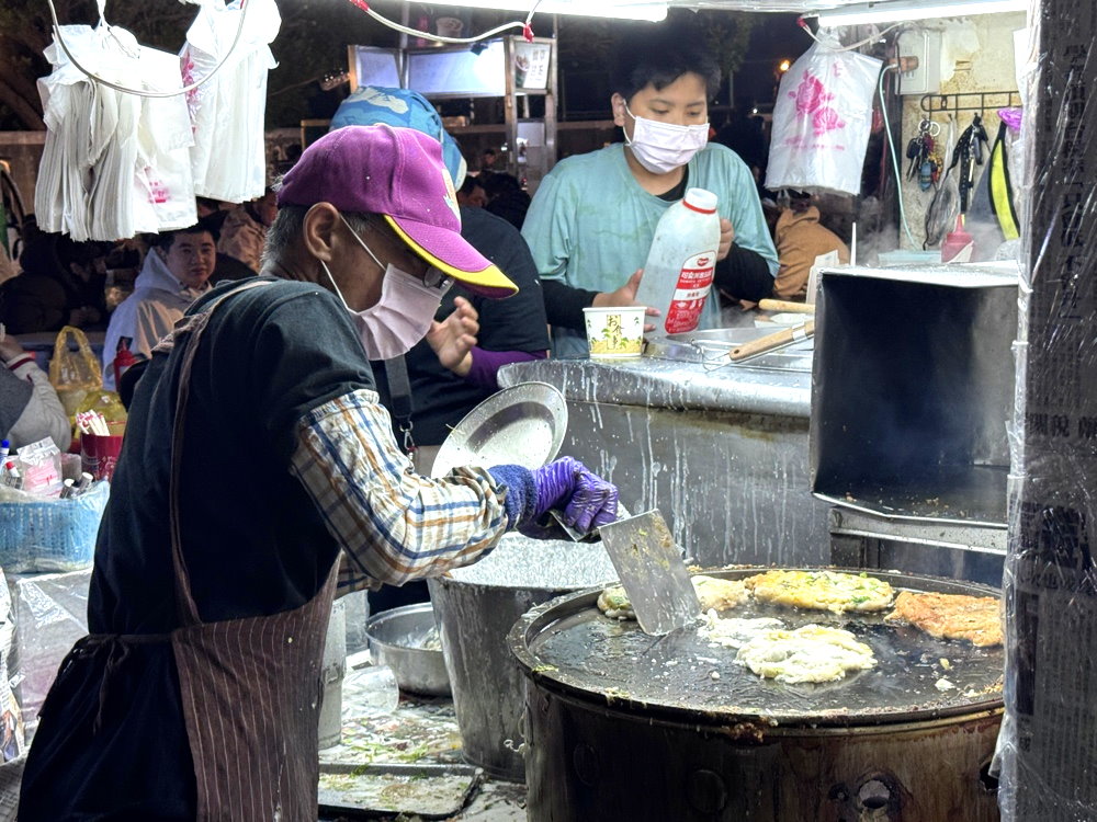 【鹿港蚵仔煎】彰化精誠夜市美食推薦,超人氣脆皮蚵仔煎必吃,在地排隊小吃 @猴屁的異想世界 【鹿港蚵仔煎】彰化精誠夜市美食推薦,超人氣脆皮蚵仔煎必吃,在地排隊小吃 @猴屁的異想世界