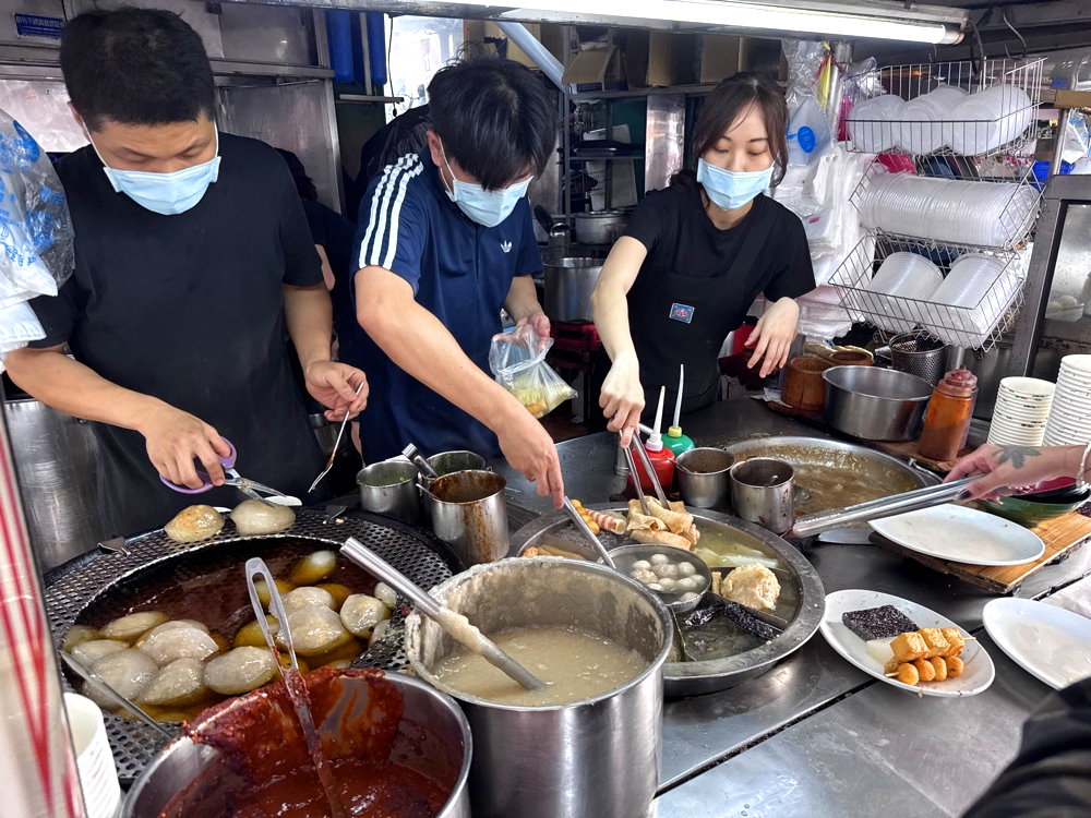 【正東山肉圓】超強脆皮肉圓外酥內Q,排隊人氣小吃必吃,台中東光市場美食 @猴屁的異想世界 【正東山肉圓】超強脆皮肉圓外酥內Q,排隊人氣小吃必吃,台中東光市場美食 @猴屁的異想世界