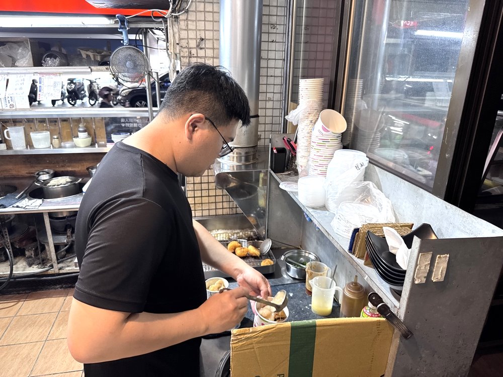 【小鮮肉圓麵線】台中南屯美食推薦,超酥脆手工脆皮肉圓,大墩六街排隊小吃 @猴屁的異想世界 【小鮮肉圓麵線】台中南屯美食推薦,超酥脆手工脆皮肉圓,大墩六街排隊小吃 @猴屁的異想世界