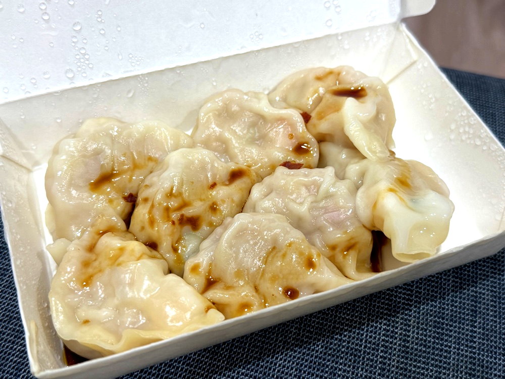 【周記餃子】台中在地20年老店,麻醬麵濃郁必吃,蝦仁蒸餃整隻蝦超有誠意,西屯美食推薦 @猴屁的異想世界 【周記餃子】台中在地20年老店,麻醬麵濃郁必吃,蝦仁蒸餃整隻蝦超有誠意,西屯美食推薦 @猴屁的異想世界