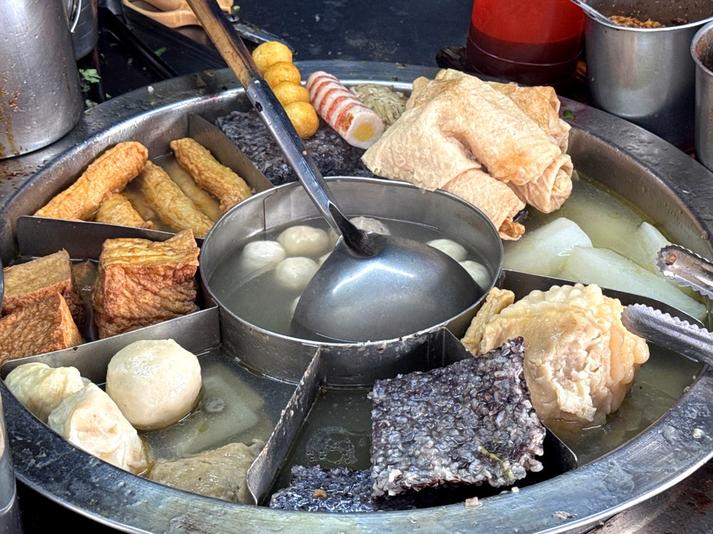 【正東山肉圓】超強脆皮肉圓外酥內Q,排隊人氣小吃必吃,台中東光市場美食 @猴屁的異想世界 【正東山肉圓】超強脆皮肉圓外酥內Q,排隊人氣小吃必吃,台中東光市場美食 @猴屁的異想世界
