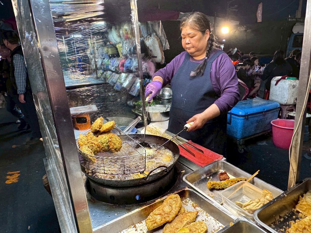 【申蚵嗲蝦嗲】彰化精誠夜市美食推薦,現點現炸酥脆爆餡蚵嗲、蝦嗲,在地人氣排隊小吃 @猴屁的異想世界 【申蚵嗲蝦嗲】彰化精誠夜市美食推薦,現點現炸酥脆爆餡蚵嗲、蝦嗲,在地人氣排隊小吃 @猴屁的異想世界