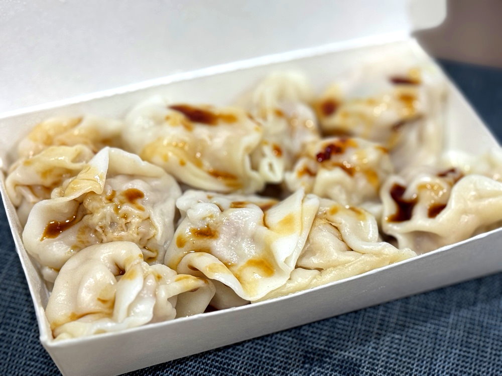 【周記餃子】台中在地20年老店,麻醬麵濃郁必吃,蝦仁蒸餃整隻蝦超有誠意,西屯美食推薦 @猴屁的異想世界 【周記餃子】台中在地20年老店,麻醬麵濃郁必吃,蝦仁蒸餃整隻蝦超有誠意,西屯美食推薦 @猴屁的異想世界