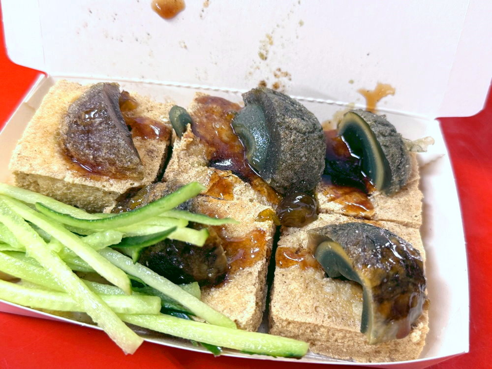 【榕星臭豆腐】台中北屯美食推薦,炸彈臭豆腐搭皮蛋超特別,樹下用餐在地人氣小吃 @猴屁的異想世界 【榕星臭豆腐】台中北屯美食推薦,炸彈臭豆腐搭皮蛋超特別,樹下用餐在地人氣小吃 @猴屁的異想世界