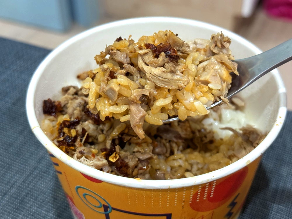 【廟口意麵河南店】台中30年老字號,必吃鴨香飯、鴨香意麵,一定要加辣,台中逢甲美食推薦 @猴屁的異想世界 【廟口意麵河南店】台中30年老字號,必吃鴨香飯、鴨香意麵,一定要加辣,台中逢甲美食推薦 @猴屁的異想世界