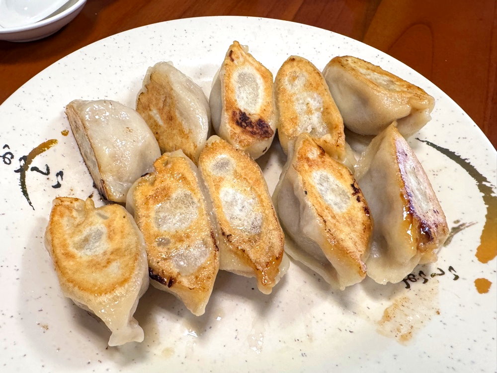 【清真館】台中老字號清真料理,必吃炭火酸白菜牛肉火鍋、牛肉麵與牛肉鍋貼 @猴屁的異想世界 【清真館】台中老字號清真料理,必吃炭火酸白菜牛肉火鍋、牛肉麵與牛肉鍋貼 @猴屁的異想世界